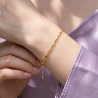 Thumbnail for Dainty bracelet — close-up of the details, gold | SKU: lafinesse