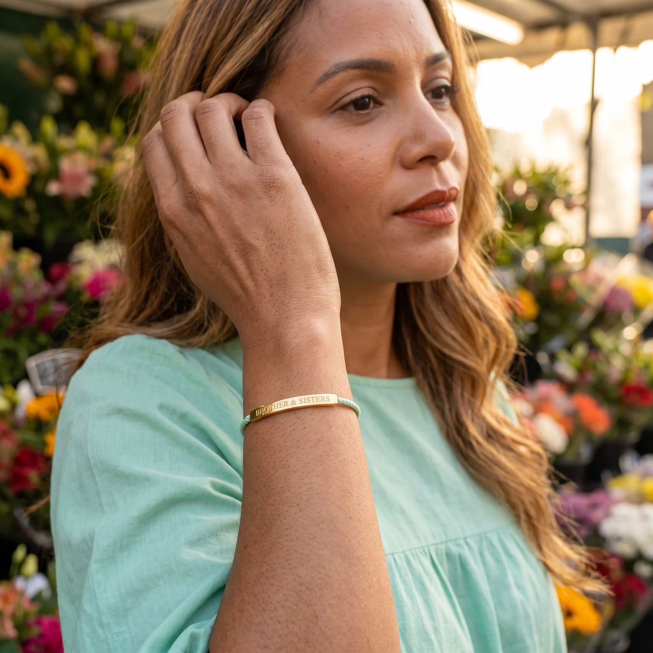 Friendship bracelet — worn, everyday gesture, gold | SKU: lamenthe-g