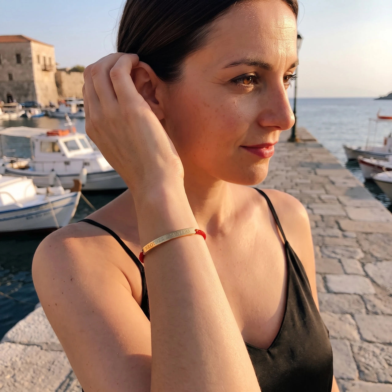 Red string bracelet — worn, everyday gesture, gold | SKU: lamour-g