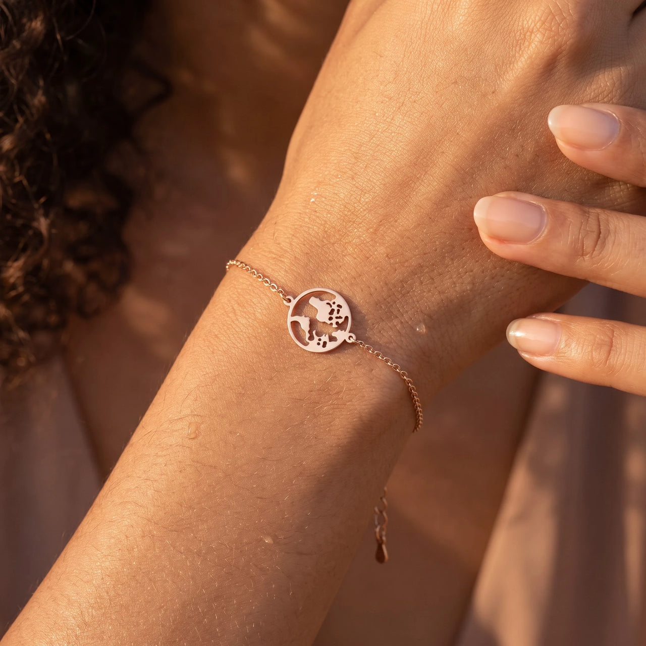 Globe bracelet — close-up of the details, rose gold | SKU: 22665062-rose-gold